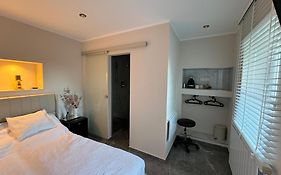 Zimmer mit Bad, 15 Min Frankfurt Airport, Free Parking